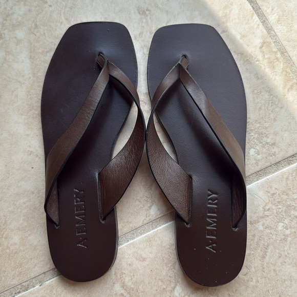 A EMERY KINTO LEATHER THONG SANDALS - Picture 4 of 7